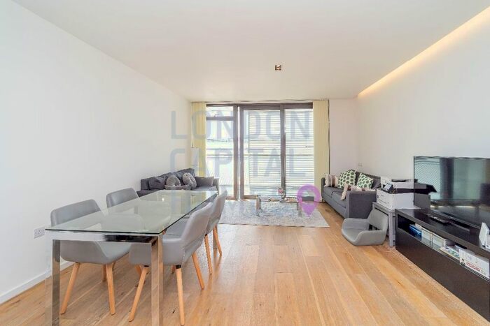 3 Bedroom Flat To Rent In York Way, London, N1C