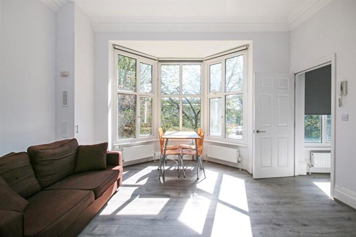 2 Bedroom Flat To Rent In Shepherds Hill, N6