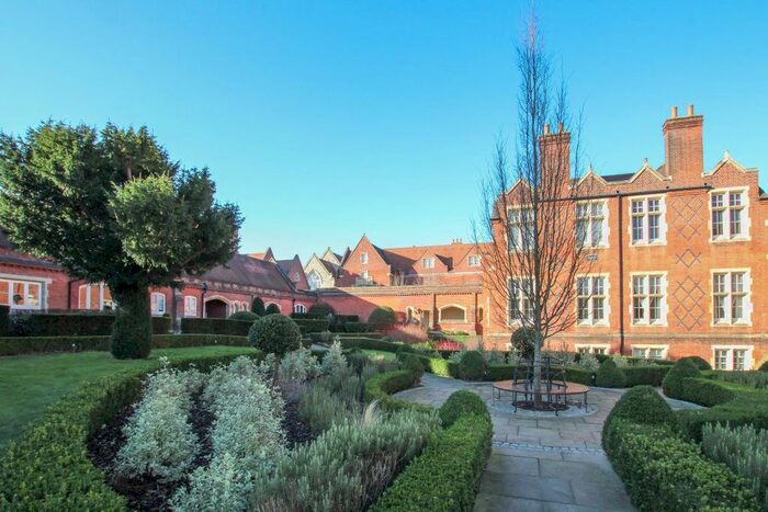 2 Bedroom Flat To Rent In The Galleries, Warley, Brentwood, CM14