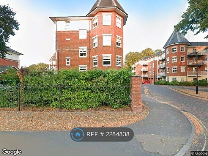 2 Bedroom Flat To Rent In Rollesbrook Gardens, Southampton, SO15