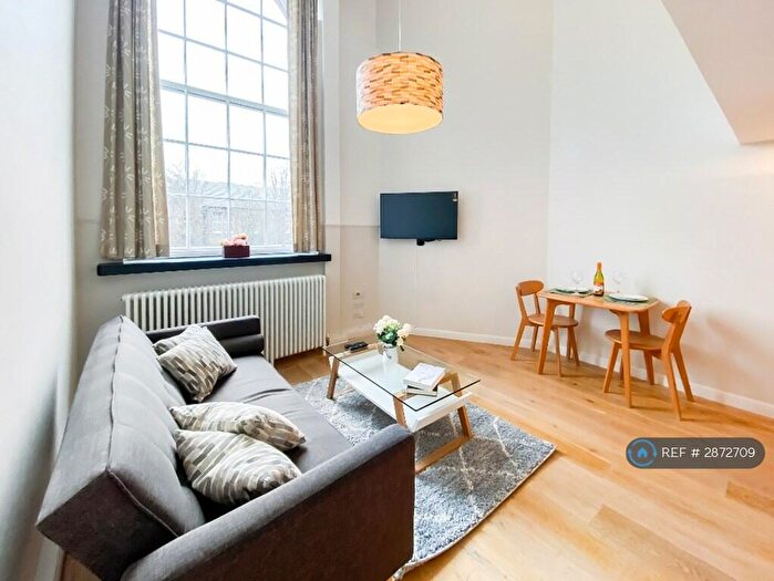 Studio To Rent In Mcdonald Road, Edinburgh, EH7