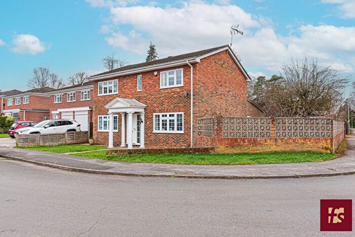 4 Bedroom Detached House For Sale In Dukes Wood, Crowthorne, Berkshire, RG45