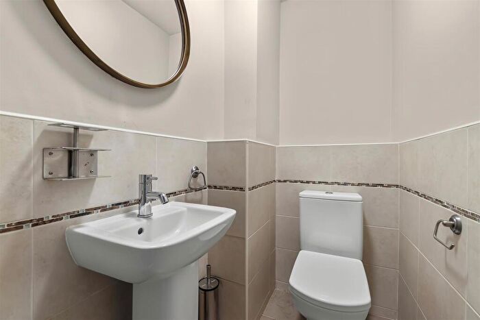 1 Bedroom Apartment For Sale In Crescent Court, Ilkley, LS29