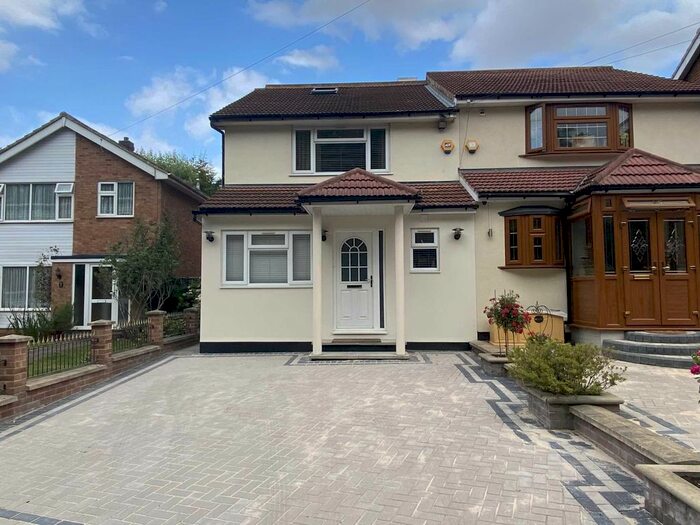 5 Bedroom Semi-Detached House To Rent In Wingrave Crescent, Brentwood, CM14