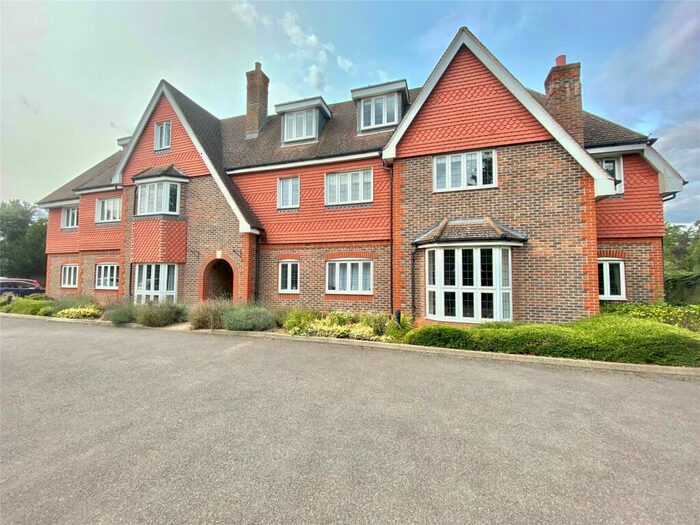 2 Bedroom Apartment To Rent In Shoppenhangers Road, Maidenhead, Berkshire, SL6