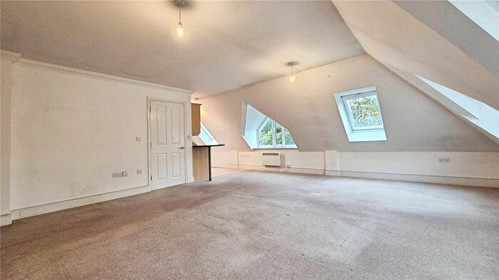 2 Bedroom Flat For Sale In Penwortham Road, South Croydon, CR2