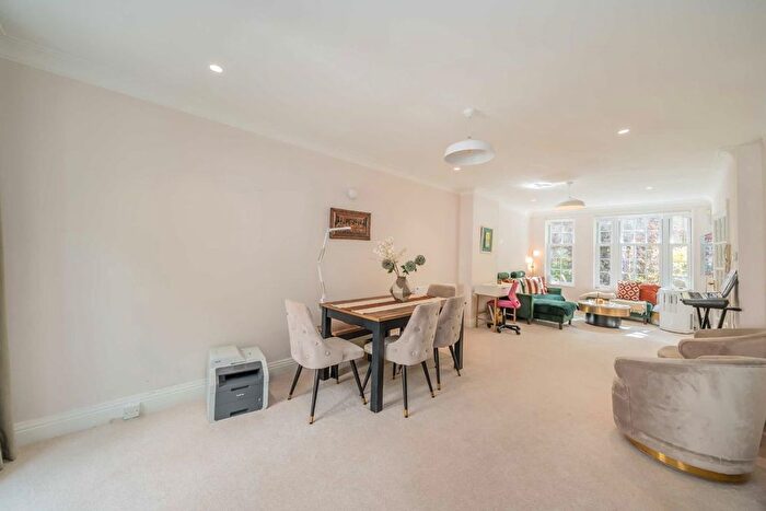 3 Bedroom Terraced House To Rent In Holland Park Road, Holland Park, W14