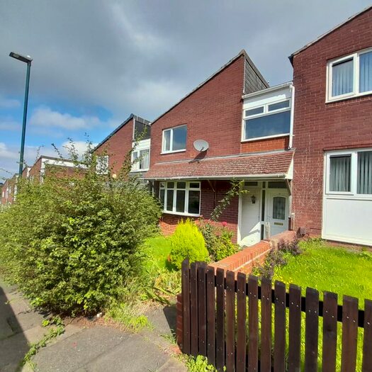 4 Bedroom Terraced House To Rent In Thruxton Close, Kings Heath, Birmingham, B14