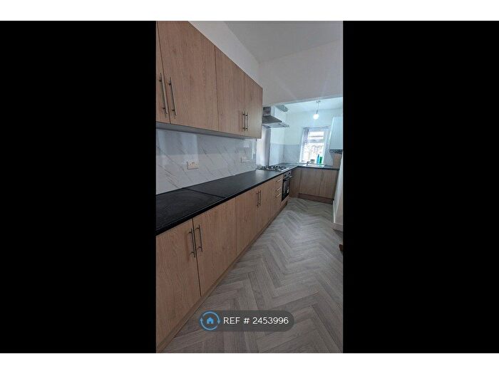 3 Bedroom Terraced House To Rent In Balfour Street, Bradford, BD4