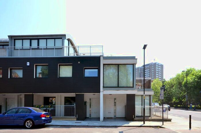 2 Bedroom Flat To Rent In City Road, Angel, London, EC1V