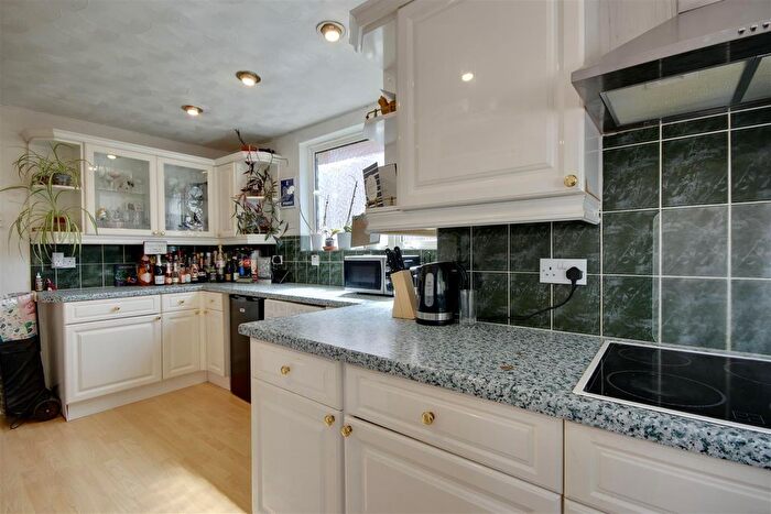 3 Bedroom Semi-Detached House For Sale In Grant Road, Portsmouth, PO6