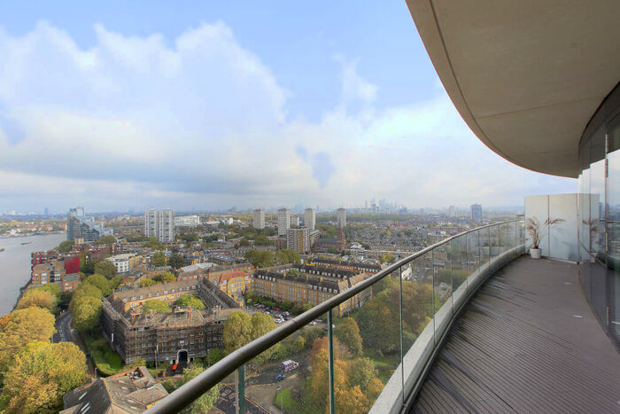2 Bedroom Flat To Rent In Lombard Wharf, Battersea, London, SW11