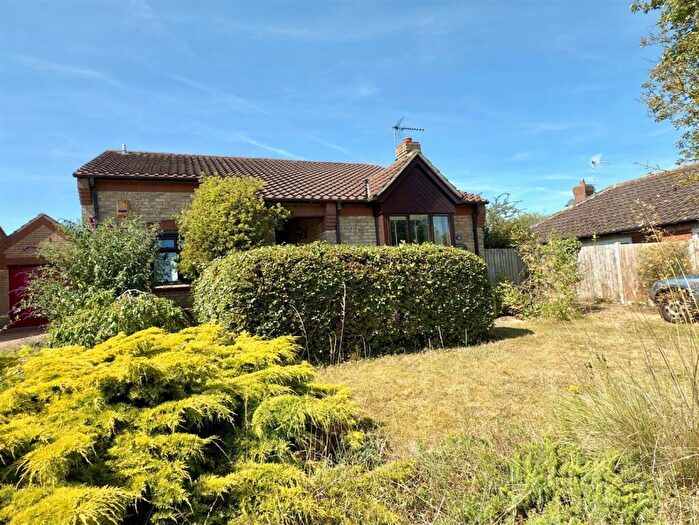 3 Bedroom Detached Bungalow For Sale In Barley Meadow, Halesworth, Suffolk, IP19
