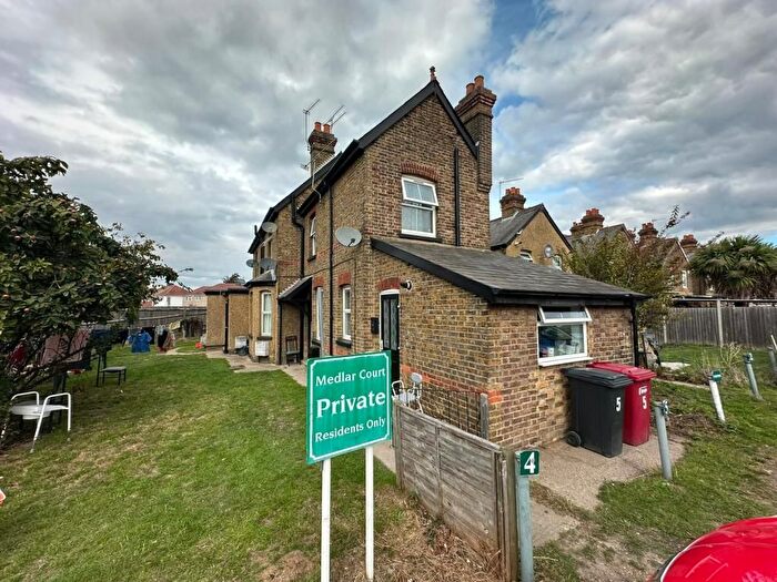 2 Bedroom Flat To Rent In Slough, Berkshire, SL2