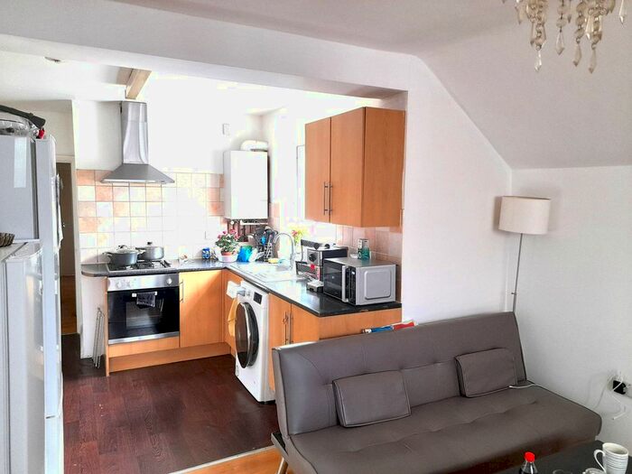 5 Bedroom Flat To Rent In Staines Road, Staines-Upon-Thames, Berkshire, TW19