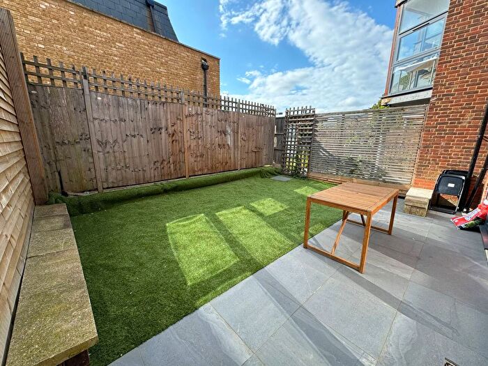 2 Bedroom Flat To Rent In Campdale Road, London, N7