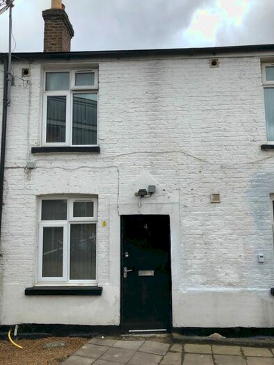 4 Bedroom Cottage To Rent In High Road, London, NW10