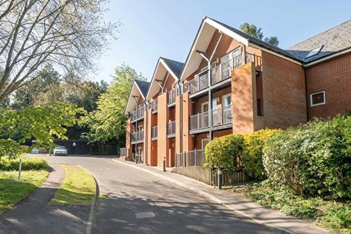 2 Bedroom Flat For Sale In St. Cross Road, Argyll Court, SO23
