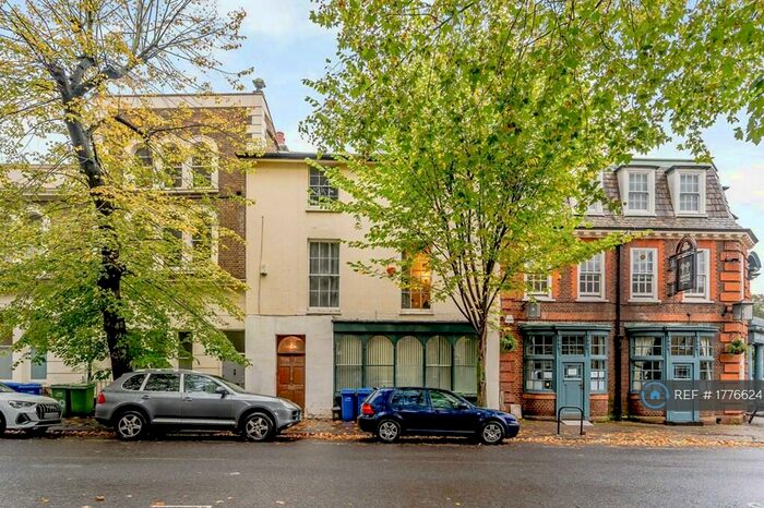 3 Bedroom Flat To Rent In Camberwell Grove, London, SE5