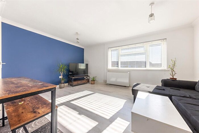 2 Bedroom Flat For Sale In Dunwood Drive, Old Catton, NR6