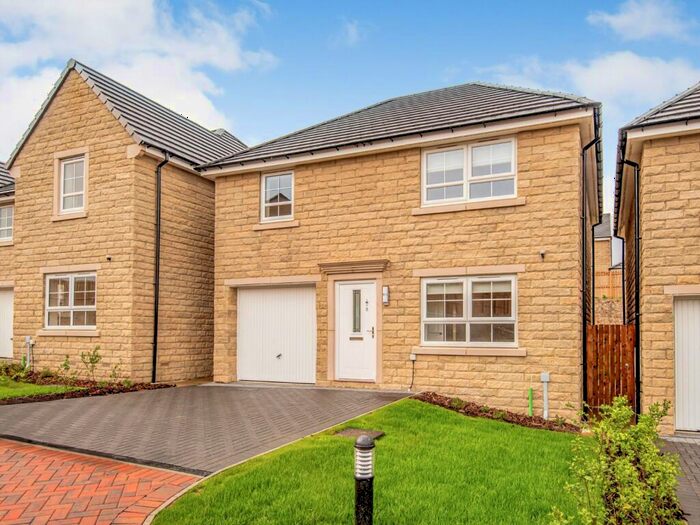 4 Bedroom Detached House To Rent In The Gaits, Bradford, BD2