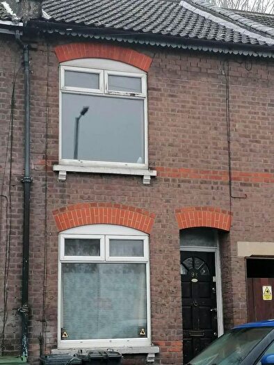 2 Bedroom Detached House To Rent In Russell Street, Luton, Bedfordshire, LU1