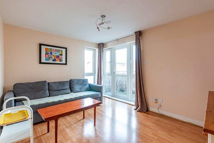 2 Bedroom Flat To Rent In L Brunswick Road, Edinburgh, EH7