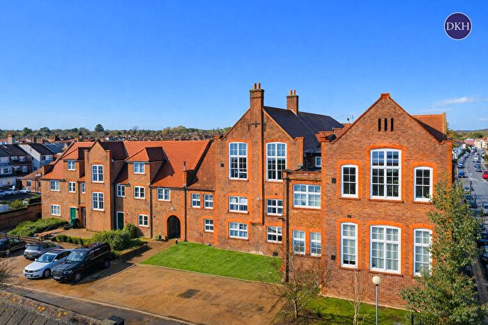 2 Bedroom Flat For Sale In Gammons Lane, Watford, Hertfordshire, WD24