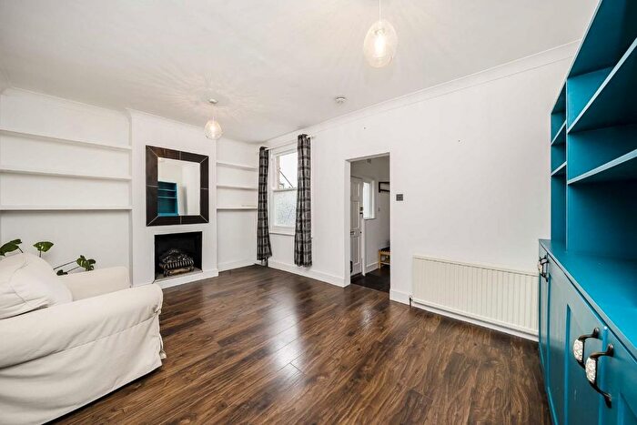 2 Bedroom Flat For Sale In Dancer Road, Kew, Richmond, TW9