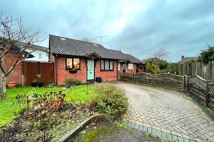 2 Bedroom Bungalow For Sale In Lea Close, Ash, Surrey, GU12