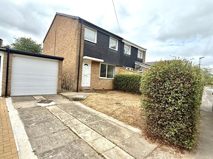 3 Bedroom Semi-Detached House To Rent In Deerness Hights, Brandon, DH7