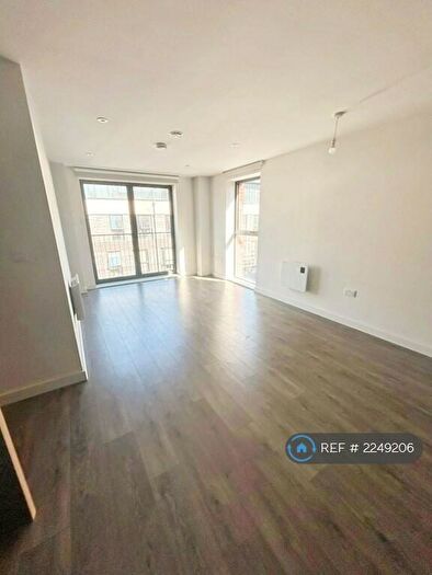 2 Bedroom Flat To Rent In Merchant's Wharf, Salford, M5