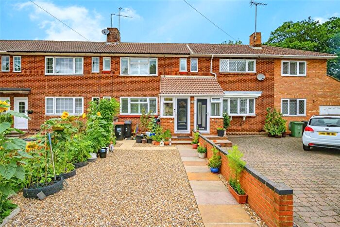 2 Bedroom Terraced House For Sale In Bernard Close, Dunstable, Bedfordshire, LU5
