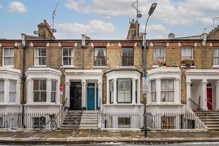 2 Bedroom Flat To Rent In Halford Road, London, SW6
