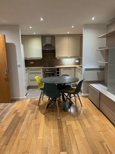 2 Bedroom Flat To Rent In Berberis House, Feltham, TW13