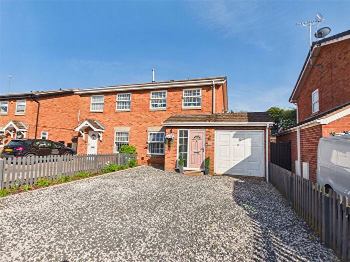 3 Bedroom Semi-Detached House For Sale In Stanway Close, Worcester, Worcestershire, WR4