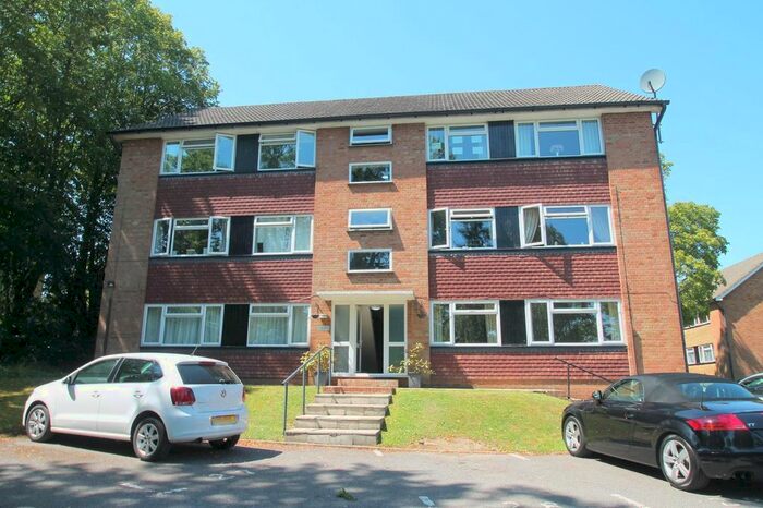 2 Bedroom Property To Rent In Tupwood Lane, Caterham, CR3