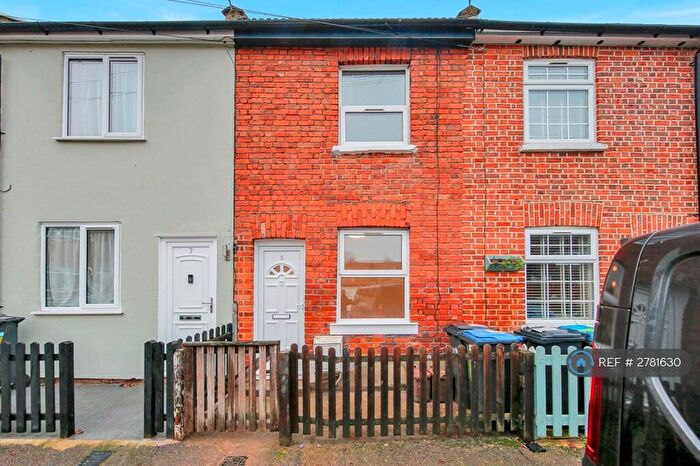 3 Bedroom Terraced House To Rent In Batley Road, Enfield, EN2