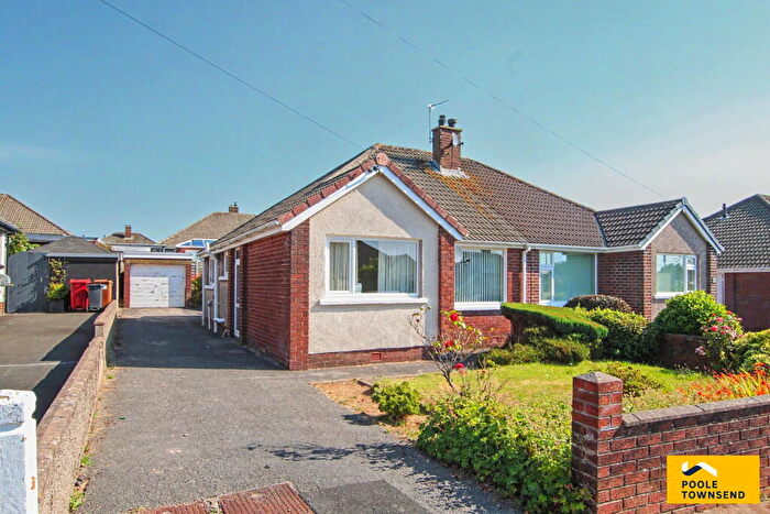 2 Bedroom Semi-Detached Bungalow For Sale In Kentmere Crescent, Barrow-in-furness, LA14