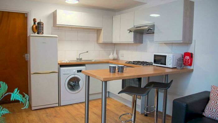 2 Bedroom Flat To Rent In - St. Andrews Road, Southsea, PO5