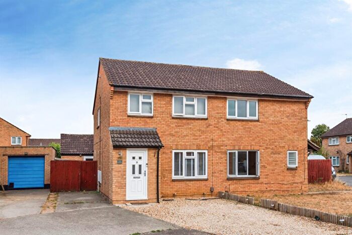 3 Bedroom Semi-Detached House For Sale In Pytenry Close, Abingdon, OX14