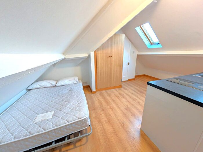 Studio To Rent In Watling Avenue, Burnt Oak/Edgware, HA8