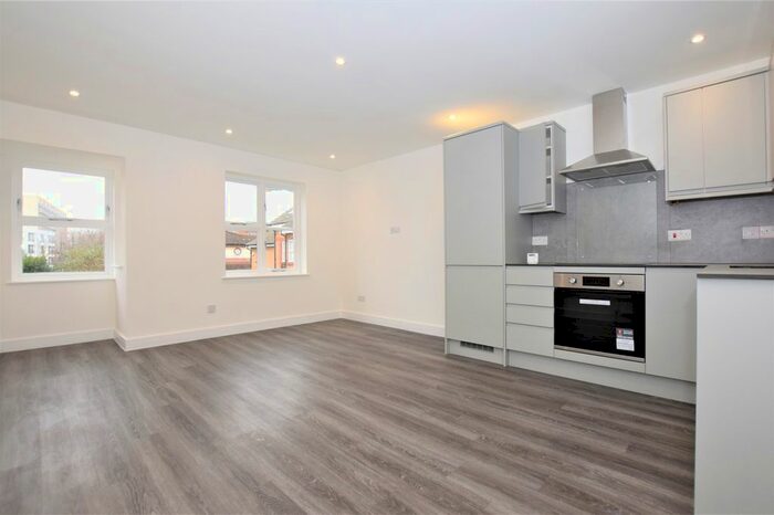 2 Bedroom Flat To Rent In Bushwood Drive, London, SE1