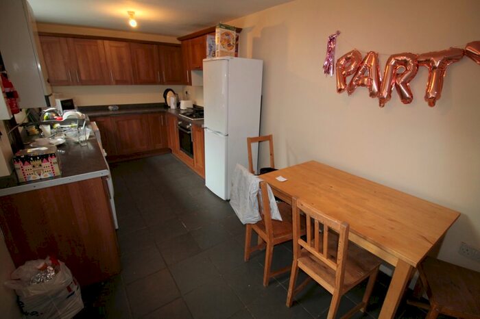 5 Bedroom Terraced House To Rent In Warwick Street, Heaton, NE6