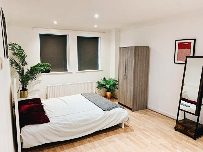 2 Bedroom Flat To Rent In Sclater Street, London, E1