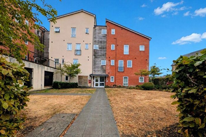 2 Bedroom Flat To Rent In Nicholson Park, Bracknell, RG12