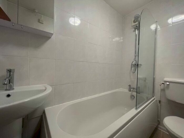 1 Bedroom Flat To Rent In Fleet Road, Fleet, GU51