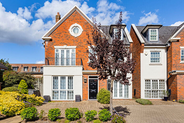 4 Bedroom Detached House To Rent In White Lion Gate, Cobham, KT11