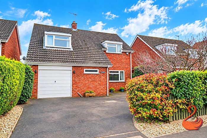 4 Bedroom Detached House For Sale In Main Street, Offenham, WR11