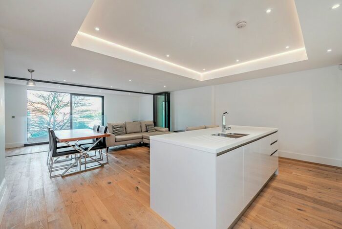 2 Bedroom Flat To Rent In Sulivan Road, London, SW6